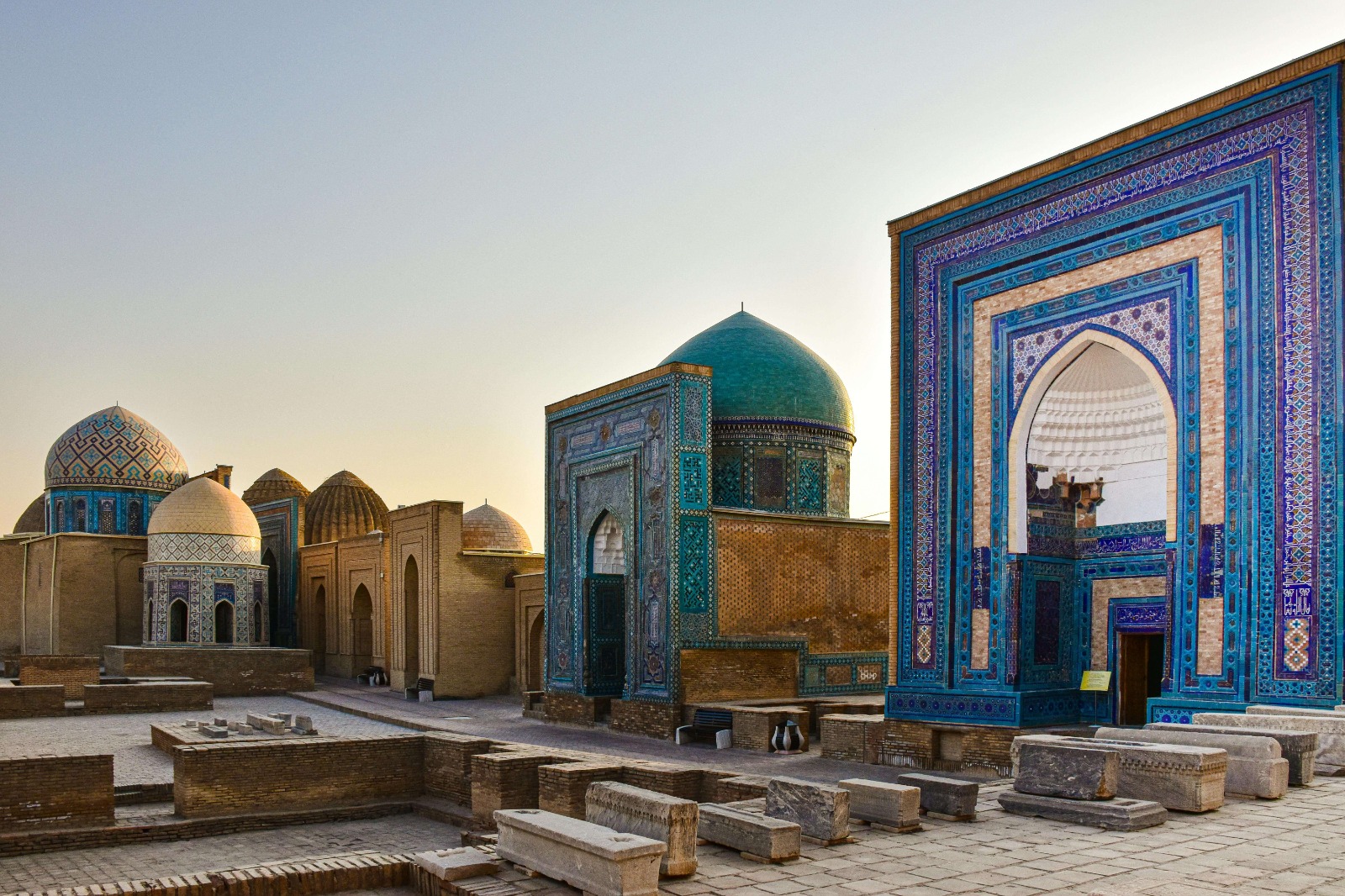 tra i mille volti dell'Uzbekistan possiamo osservare la porta di Samarcanda