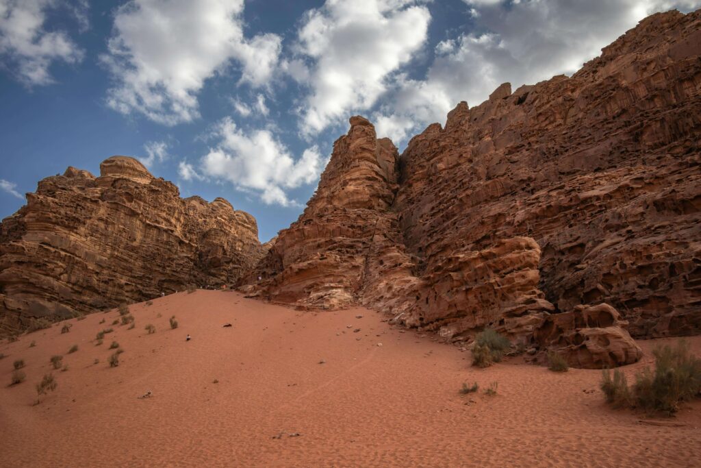 IN VIAGGIO VERSO PETRA: TRA CITTA' PERDUTE E PAESAGGI INCONTAMINATI
